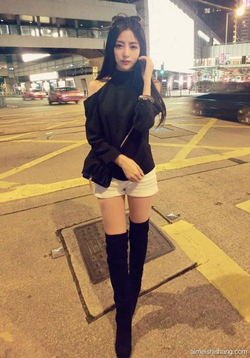 应用功能界面展示 - aa 影视和 AAAAA 视频播放